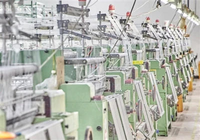 Dyeing and finishing methods of woven fabrics